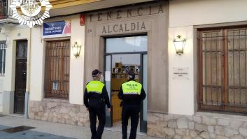 Un hombre saca una pistola falsa para exigir que se baje la música en un acto feminista en Castellón