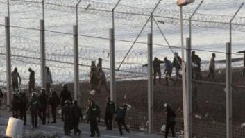 Unos 200 inmigrantes intentan entrar en Ceuta en un nuevo salto a la valla y unos 15 lo logran