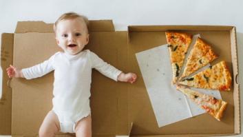 Una manta de bebé hecha con una caja de pizza: la original idea de una madre que causa sensación