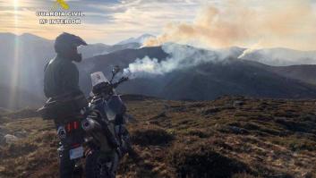 Dos detenidos por los incendios en Cantabria, donde hay 17 activos