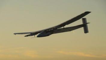 El avión solar Impulse II aterriza en Sevilla tras cruzar el Atlántico Norte