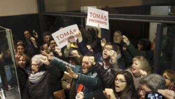 Un centenar de militantes protesta en Ferraz: "No a la dictadura de Sánchez"