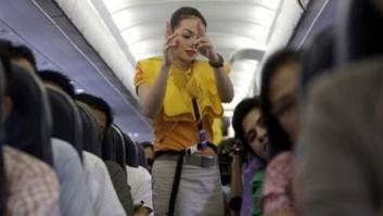 Cuatro de cada diez españoles reconoce haber tratado de ligar con un auxiliar de vuelo