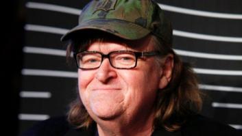 Michael Moore repara en una 