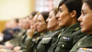 Defensa modificará su reglamento para que las mujeres puedan elegir el uniforme masculino