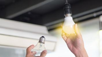 El recibo de la luz y el gas bajará el 1 de enero: Competencia recortará la retribución de las eléctricas