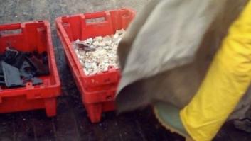 Pescadores hacen sillas recicladas con el plástico que pescan del mar (VÍDEO)