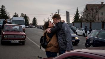 Por primera vez en esta guerra, entran más personas a Ucrania de las que salen hacia Polonia