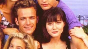 Luke Perry rinde homenaje a Shannen Doherty, su novia en 'Beverly Hills, 90210'
