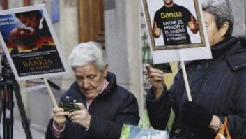 Los imputados por las tarjetas black de Caja Madrid, recibidos entre abucheos de preferentistas