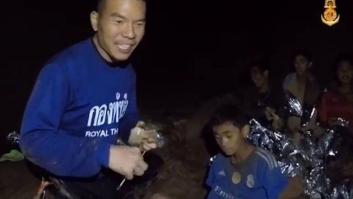 Los equipos de rescate temen que las lluvias vuelvan a inundar la cueva donde están atrapados doce niños y un adulto en Tailandia