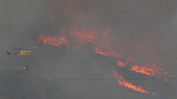 El fuego de Beneixama afecta a unas 830 hectáreas y obliga a desalojar a 80 personas