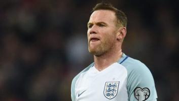 Rooney pide perdón por sus fotos borracho en un boda en la que se coló