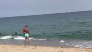 Estupefacción por lo que hace este hombre en una playa de El Puerto de Santa María (Cádiz)