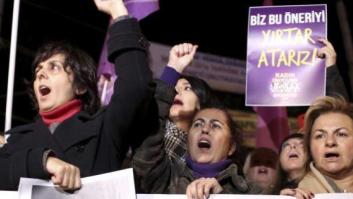 Turquía retira la ley que suspende penas por abuso sexual si el agresor se casa