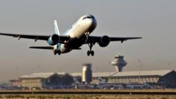 Un piloto se niega a deportar a un emigrante esposado