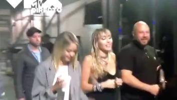 Miley Cyrus, pillada en el 'backstage' de los MTV VMA con la 'influencer' Kaitlynn Carter