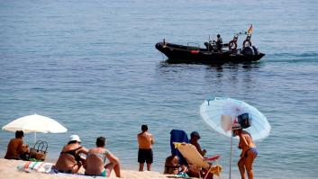 La policía desaloja una playa en Badalona tras hallar un artefacto sospechoso