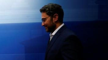 La primera crisis de Sánchez: la dimisión del ministro más breve, un fraude fiscal y la presión del partido y Twitter
