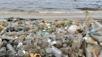 Cinco mentiras y cinco verdades sobre el plástico que destruye los océanos