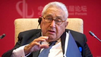 Un nieto de Allende pide a Noruega que arreste a Kissinger aprovechando su presencia en Oslo