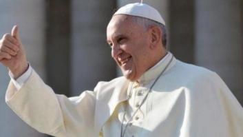 El papa bromea con Carmena: "Rece por mí o, si no reza, envíeme buena onda"