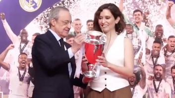 Florentino entrega a Ayuso una réplica de la Champions y muchos no dan crédito a lo que hace con ella