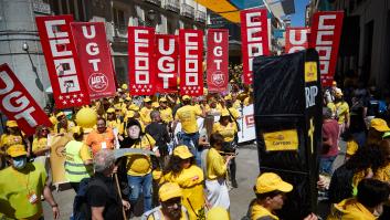 Los sindicatos califican de éxito el arranque de la huelga en Correos