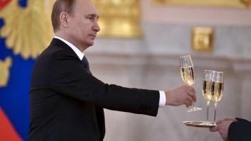 La vacuna rusa requiere 56 días sin consumir alcohol