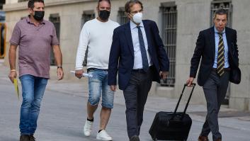 El juez prohíbe salir de España al patrón del Villa de Pitanxo tras su declaración
