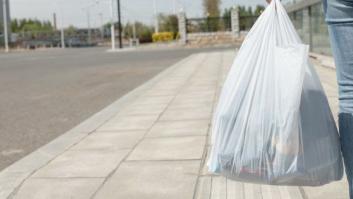 España prohibirá las bolsas de plástico en 2021 y las cobrará de forma obligatoria desde el 1 del julio