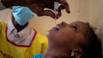 La carrera para vacunar a cada niño contra la polio