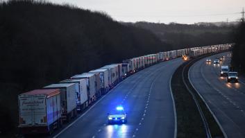 Hasta 10.000 camioneros españoles, atrapados en Reino Unido esperando una solución