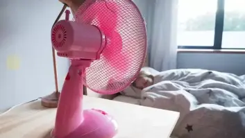 Por qué dormir con ventilador no es la mejor idea