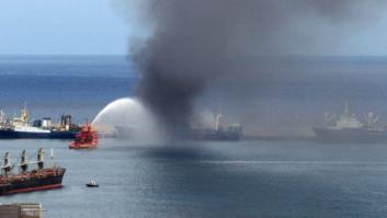 Arde un enorme buque al sur de Gran Canaria