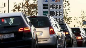 Los precios moderan su caída al 0,7% por la subida de la gasolina y los viajes