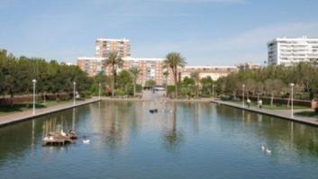 Hallan el cadáver de un hombre flotando en un lago de un parque de Málaga