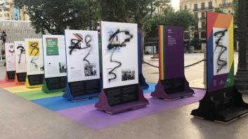 Vandalizan una exposición en la Plaza del Ayuntamiento de Valencia que reivindica los derechos LGTBI