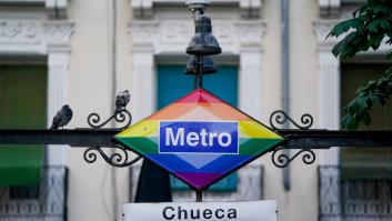Polémica con la retirada de la bandera LGTBI de los andenes de la estación de Chueca
