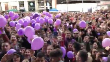 Una multitud se manifiesta en el centro de Madrid en apoyo a una concursante de 'GH VIP'