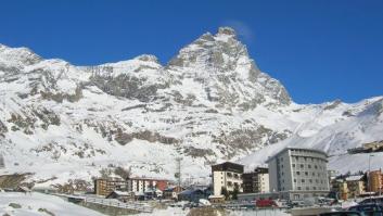 Un borracho escala una montaña de los Alpes creyendo que iba hacia su hotel