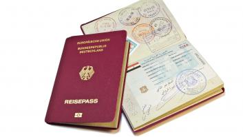 El sello en un pasaporte que un periodista español ha vuelto viral: más de 2.800 compartidos