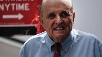 Rudy Giuliani, exalcalde de Nueva York y exabogado de Trump, agredido al grito de "asesino de mujeres"