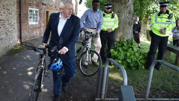 Boris Johnson, cazado en bici a 11km de su casa durante el confinamiento