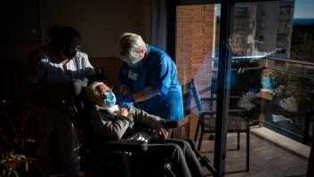 Las residencias, en alerta: más de 180 ancianos positivos por Covid tras haberse vacunado