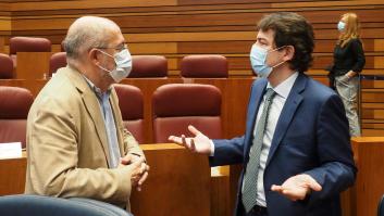 El vicepresidente de Castilla y León aviva la polémica con Moncloa por el toque de queda con un tuit