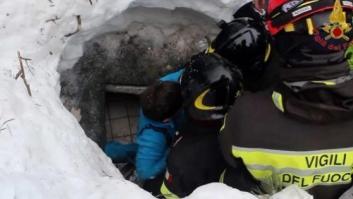 Localizadas con vida a ocho personas en el hotel sepultado por la nieve en Italia