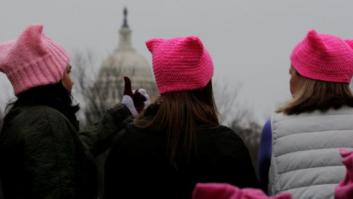 ¿Por qué las mujeres llevan estos gorros en la marcha anti-Trump?