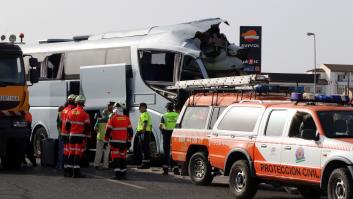 Un muerto y 35 heridos, siete de ellos graves, tras el choque de dos autobuses y un coche en Granada