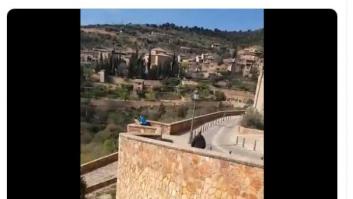 El tremendo enfado de una vecina de Huesca con unos turistas: 